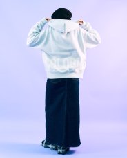 画像4: NAME LOGO BOX ZIP HOODIE(ASH) (4)