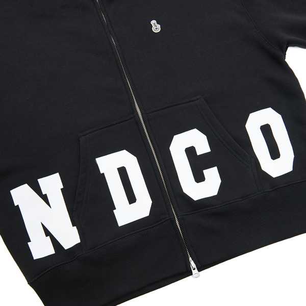 画像2: NAME LOGO BOX ZIP HOODIE(BLACK) (2)